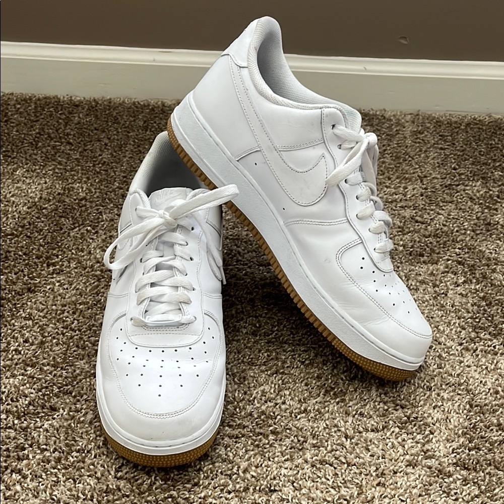 Nike Men's White  sneakers gently used
